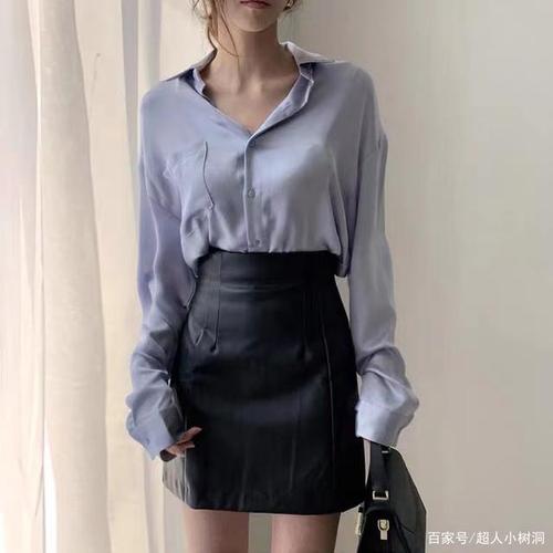 黑色皮裙怎么搭配上衣