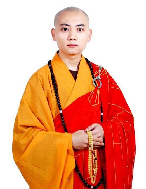 90后寂源法师,13岁出家,23岁成住持,男生女相,心怀慈悲