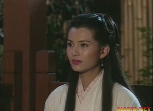 从而掀起一股"姑姑"风潮,而这版的李若彤; 在古装戏剧中扮相最美的十