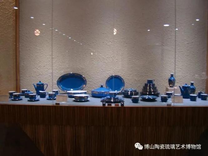 董贵来,郇树文(三) 艺术陶瓷展区该展区主要展出了博山生产的釉上彩