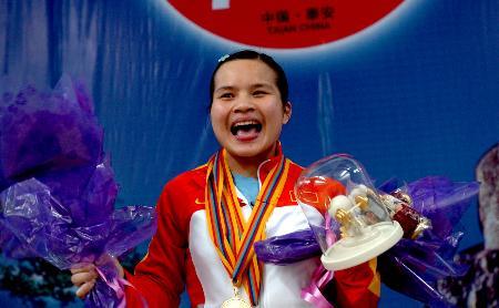 [体坛聚焦](1)举重――亚锦赛:陈燮霞打破女子48公斤级挺举世界纪录