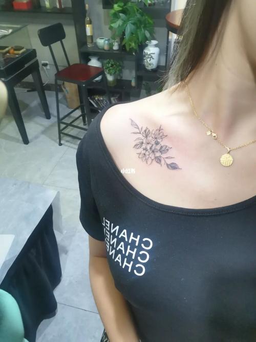 纹身 燕子纹身 女生锁骨纹身_纹身_美妆_彩妆_彩妆其他