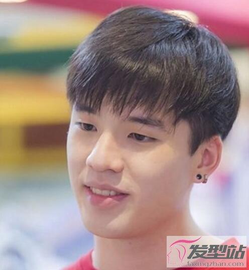 男生短发离子烫发型 干练利落尽显个性魅力