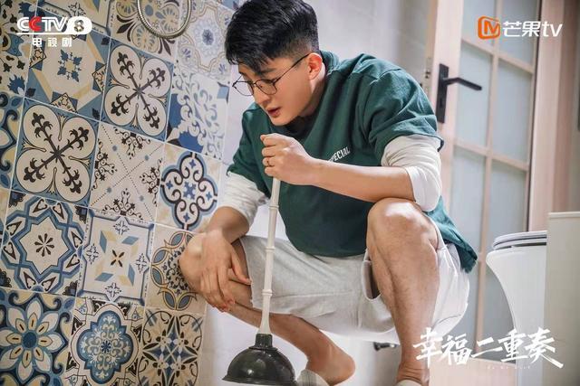 内卷"咸鱼"技术员方程,另一对是科技公司高管董博宇和全职太太顾晓楠