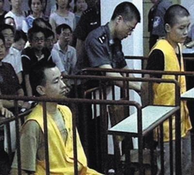 此前,曾爱云(左)与陈华章(右)在法庭上受审. 网络截图