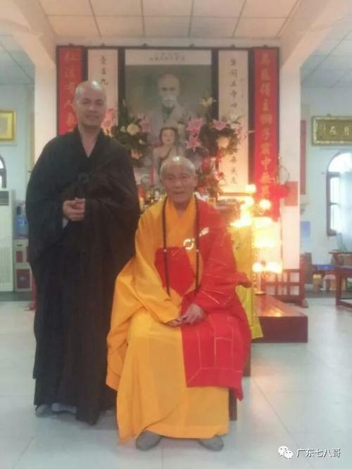 与绍云长老合照