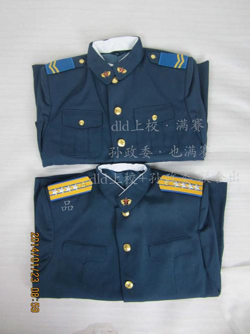 哦,这个就是空军第一次有了自己颜色的,05式,蓝灰色 上图为05空士兵冬