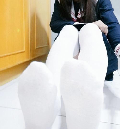 女生是不是随着年龄增长就会越来越喜欢深色或者黑色的袜子,而不再穿