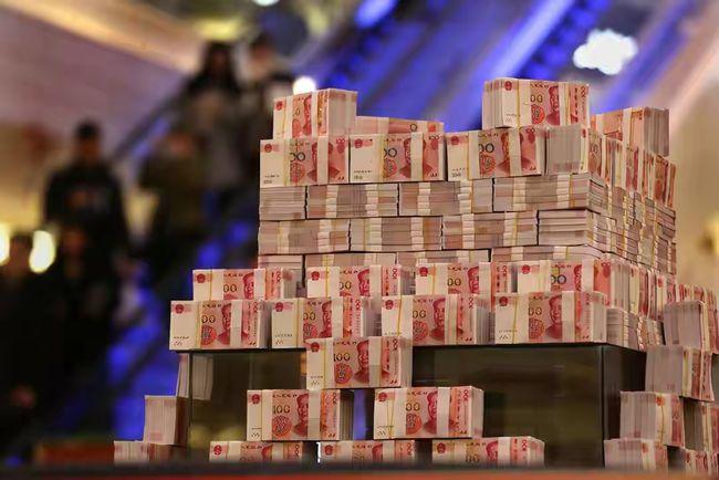 一吨黄金一吨人民币一吨美元只能选择一个哪个更值钱