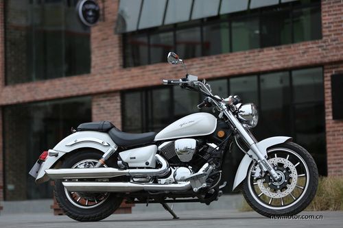 圆润大气新款国四力帆v16到店实拍