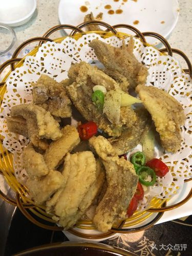 榕树下饭店椒盐水电鱼图片
