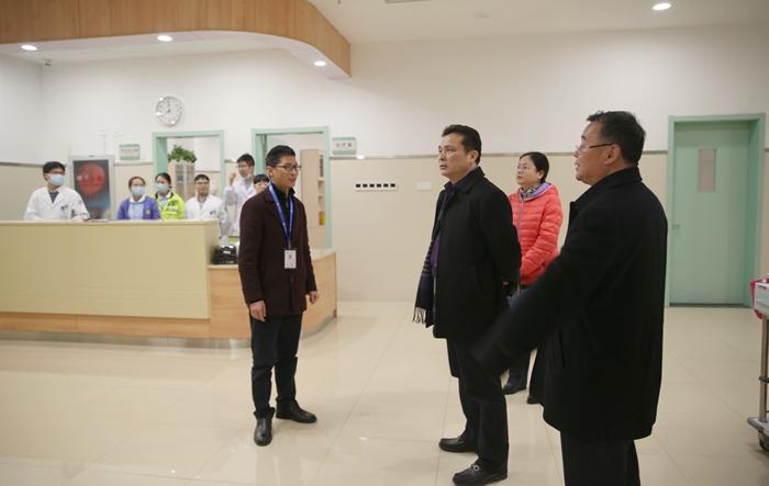 袁立江主任等来到急诊科