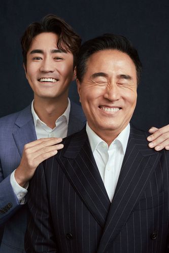 杨立新杨玏合体亮相 父子大片戏感十足_明星要闻_娱乐频道