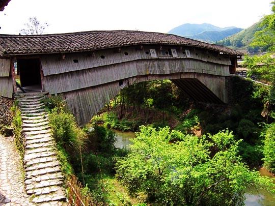  p>岭下村,古名锦厦,位于福建省宁德市屏南县岭下乡境内,是一座具有