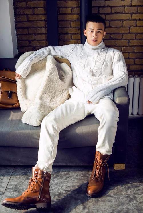 欧豪晒出29岁庆生照,生日蛋糕造型十分抢眼