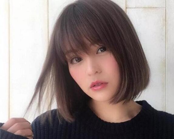 2020年女生直发式娃娃头短发发型