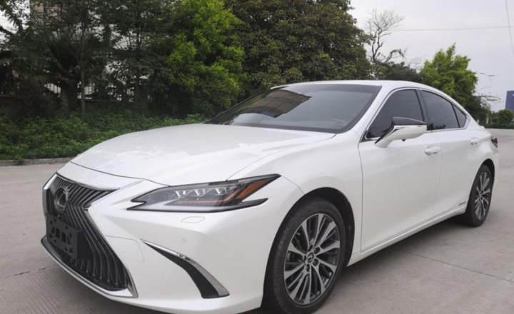 宁波二手雷克萨斯es 2018 款 300h 卓越版 国v 白色