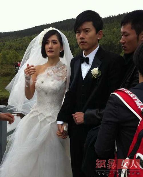 (34/40) 转发到微博 张杰谢娜藏式婚礼造型优雅大气