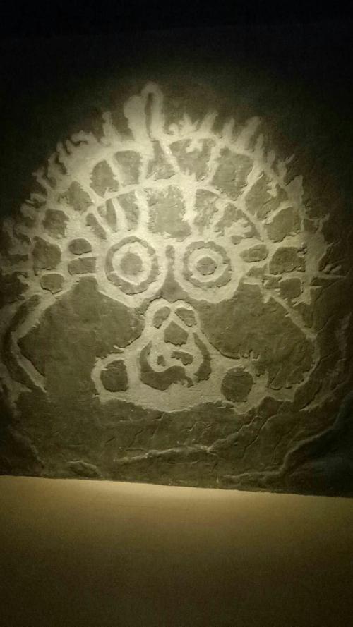 我们上午来到了宁夏博物馆,馆内也有太阳神的岩画.