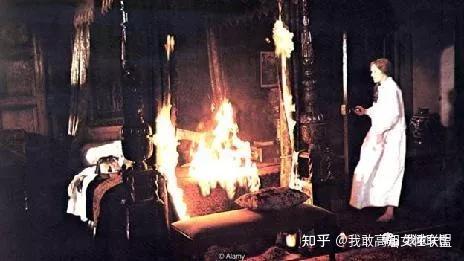 是男主人公罗切斯特一口咬定"伯莎·梅森是个疯子"
