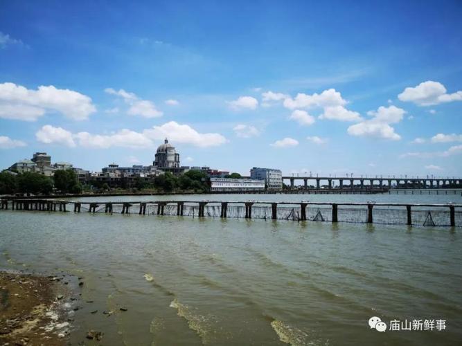 武汉再现油画般的蓝天白云美景!江夏庙山汤逊湖畔风景