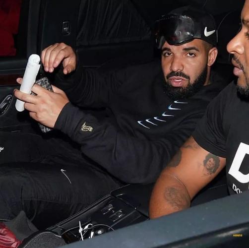 ovo联名aj4复古sample曝光drake要带ovo重出江湖