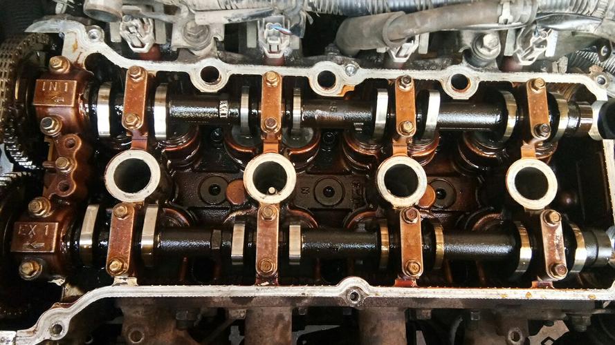 凸轮轴分进排气吗