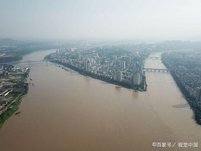 泸州和重庆都位于两江交汇处,泸州的城市起源位于长江与沱江交汇处的