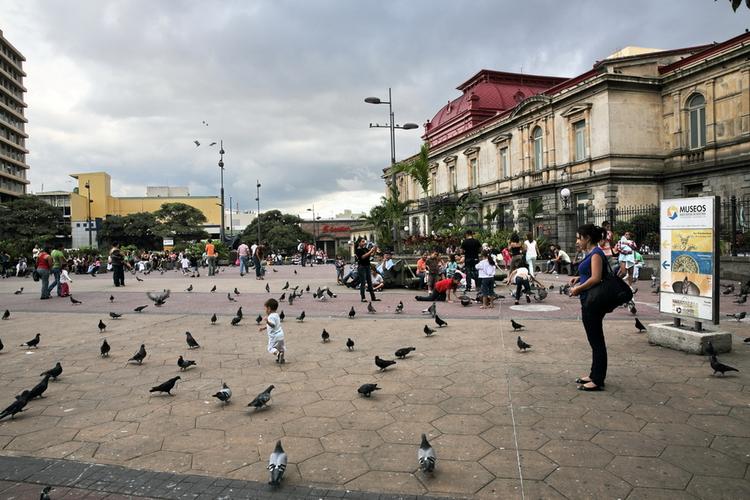 哥国首都圣何塞,位于中部高原谷地,海拔1163米,为中美洲五国首都