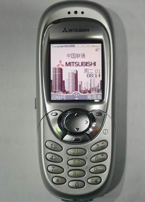 直到三菱mitsubishi trium m320的面世,才让人对三菱这个牌子的手机