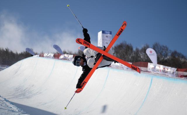 滑雪——自由式滑雪u型槽世界杯:男子自由式滑雪资格