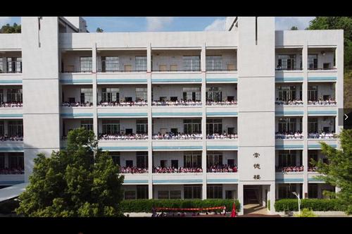 【十中】梧州十中开展樟香校园——"呐喊青春,筑梦前行"为初三呐喊