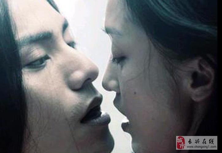 周迅和陈坤在电影《画皮》中的被删的激情戏剧照.