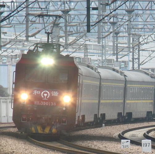 201951萧甬铁路hxd3c0833牵引k1040上虞站四道停车