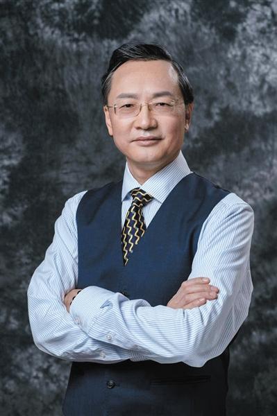 华山医院是医生宋冬雷的职业生涯第一站,一路做到了复旦大学附属华山