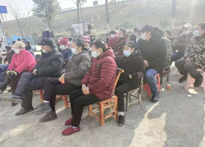 万庾镇:板凳上选村里的"带头人"__华容县站