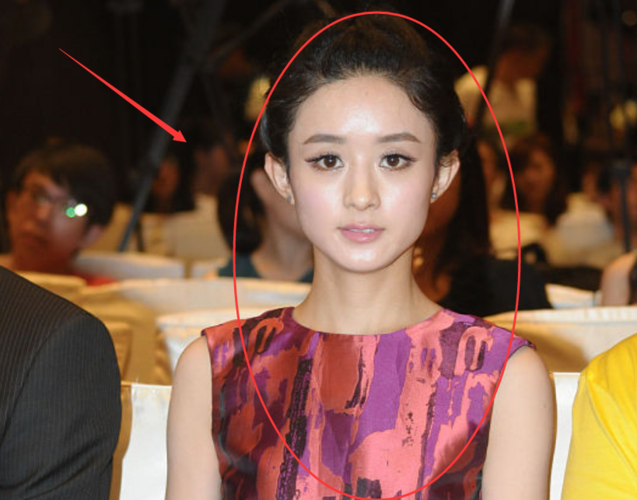 原来赵丽颖真人长这样,不开美颜就直接出镜工作,生图下的颜值让人心疼