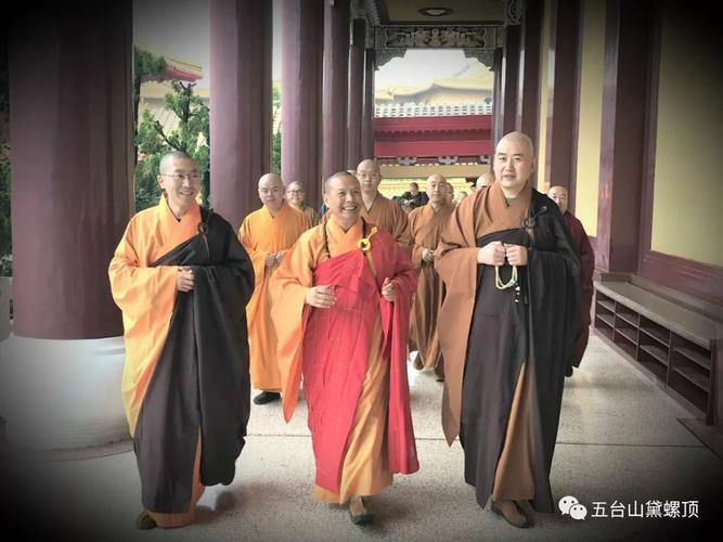 慧传法师带领参观寺院