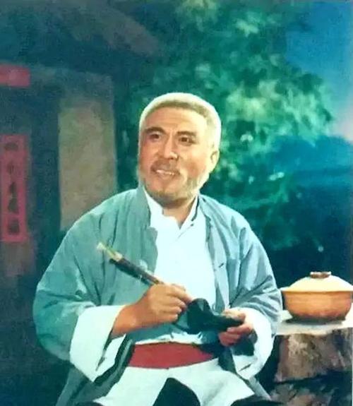 还记得京剧《龙江颂》中的阿坚伯吗?为什么很少看到他的消息