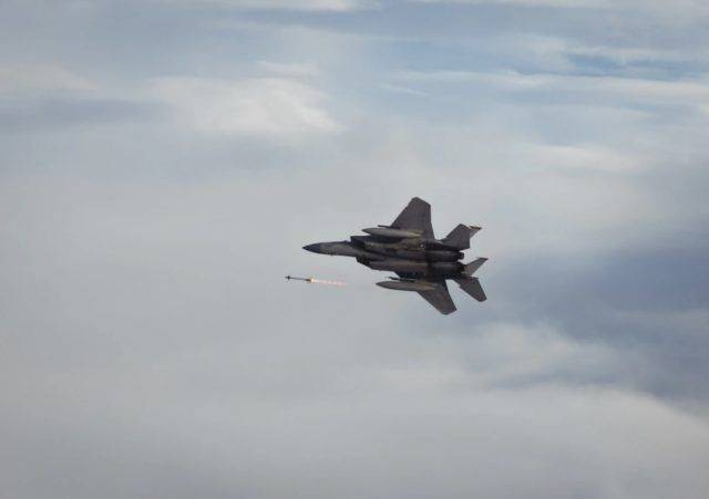 美国空军f-15战斗机发射空空导弹 资料图