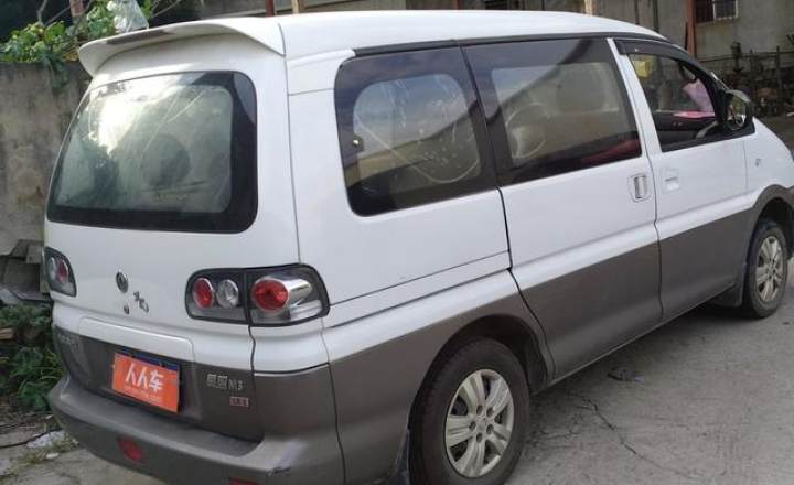 东风-菱智 2014款 m3 1.6l 7座舒适型