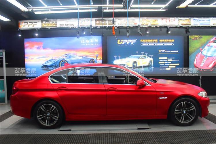 宝马5系车身改色绸缎红