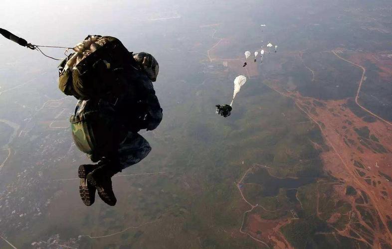 空降兵跳伞之后伞包怎么办, 伞包打不开, 空降兵的生命只有19秒