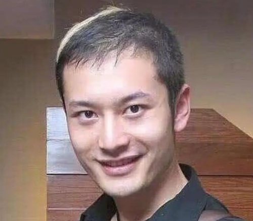 娱乐圈隐藏秃头们:黄晓明"植被"稀疏,王一博易烊千玺变寿星公