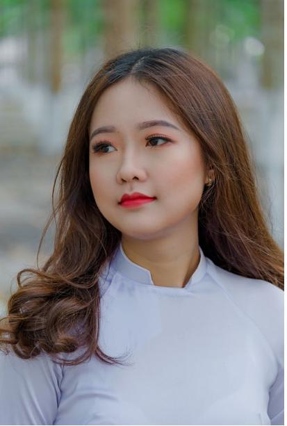 越南姑娘拥有s型身材,肌肉发达,穿衣很漂亮,这是健身的好处