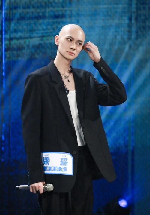 原创梁森光头造型原因曝光!梁森6个秘密:圈内好友是23岁学霸男神?