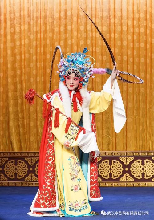 本周由武汉京剧院2013级京剧班学员马静玟上演的《昭君出塞》由冯春凤