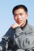 2002年开始创办翰艺佳画,杨佳翰与妻子赵迅自付经费培养了赵思涵,王