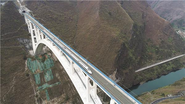 沪昆高铁北盘江特大桥 吴吉斌 摄