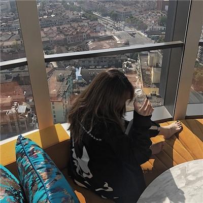 最新版2019超拽帅气女生背影头像 用自己喜欢的方式去